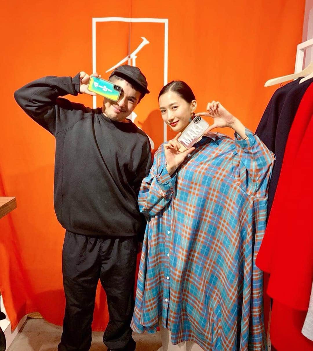 のインスタグラム：「. . イム Exhibition ♡ . . 色んな着方ができるワンピ めっちゃかわわ でした！ . . オーバーサイズの ニットも可愛かった♡♡♡ . . かわいこちゃんの @ponpon_marcy @seasheccc  Yokoさん ありがとう💋 . . @casetify  @casetify_jp  お揃い☺︎ #im #fashion  #exhibition  #onepeace #love #thankyou  #服好き #イヌ好き #💓」