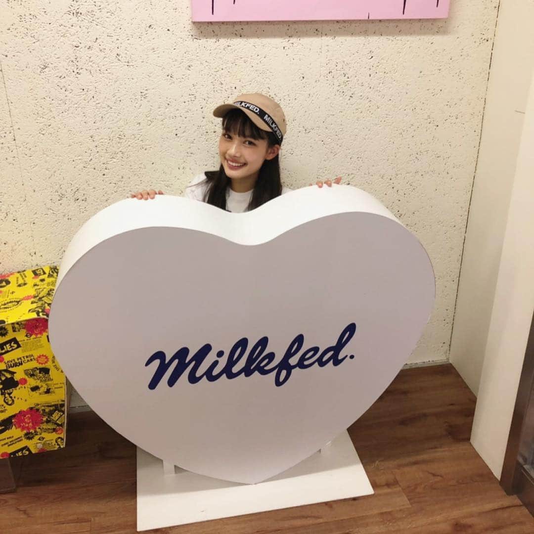 新井舞良さんのインスタグラム写真 - (新井舞良Instagram)「. . MILKFEDさんのプレスルームにお邪魔してきました🌱💜 . 可愛い服がたっくさんでした！！ . 今日は天気も良くてお花見日和でしたね〜🌸 #milkfed #milkfedjp」4月5日 20時50分 - myra_arai