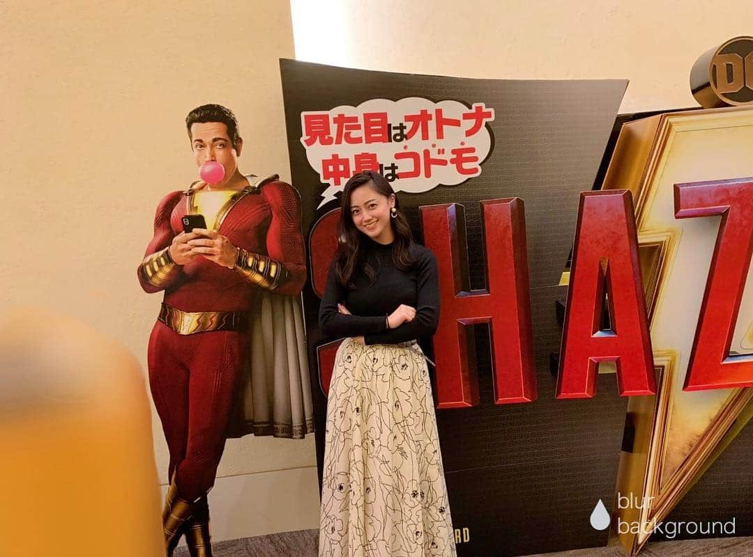 小林麗菜さんのインスタグラム写真 - (小林麗菜Instagram)「・ ・ ⚡️『シャザム』⚡️ ・ ・ DC史上一番笑えました笑 見た目は大人、中身は子供。 ヒーローって 特殊能力を隠しながら生活しているイメージじゃないですか。 でも主人公のビリーは子供だから とにかく力を見せびらかし放題、はちゃめちゃなんです笑 でもとにかく子供達が可愛い‼️ 力を合わせていく姿が母性くすぐられる。 ・ ・ でも、確かに急に特殊能力を手に入れたらこういう事しちゃうよな！っていう場面に共感できると思うし ヒーローシーンあるあるへのツッコミもあったり、会話劇がヒーロー映画だとは思えないくらい面白い！  様々なギャップに心を掴まれると思います！ ・ ・ #シャザム #shazam」4月5日 20時43分 - reina_kobayashi