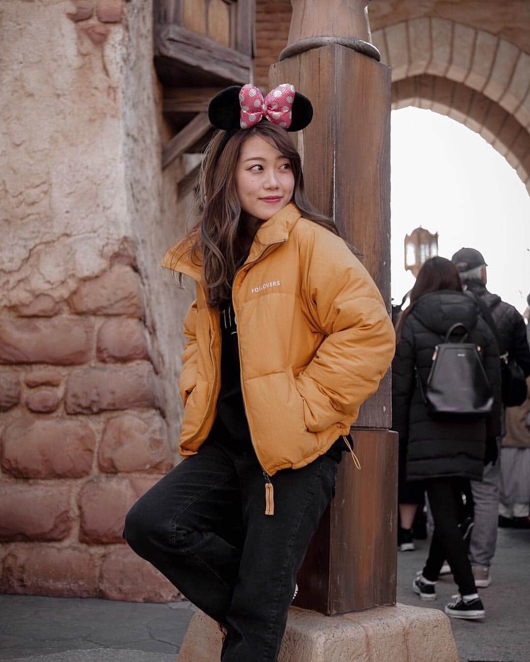 菜々香のインスタグラム：「ディズニー投稿②▶︎▶︎▶︎ ランドかシーだと シーに良く行きます。 理由は 1.アリエルに会いたいから 2.絶叫マシンがシーの方が多いから 3.テーマが海だから 🧐🎈🎈🎈 #disneysea#disneyworld#disney#fashion#mood#moody#ootd#instagram#instagood#instafashion#singer#portrait#photography#ootdfashion#funday#夢の国#ディズニーシー#ディズニー写真#ディズニー好き#ファッション#ポートレート#シンガー#instananaka#nanaka#菜々香」
