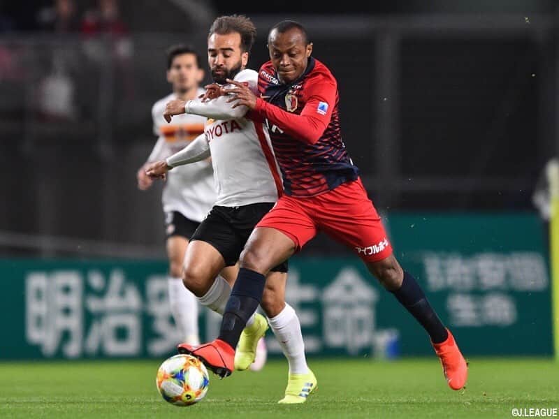 のインスタグラム：「レオ・シルバが“5人抜き”決勝弾!! 内田欠場の鹿島、首位名古屋を逆転撃破  #jleague #J1 #Jリーグ #soccer #football #サッカー #gekisaka #ゲキサカ #⚽️ #鹿島アントラーズ #kashimaantlers #名古屋グランパス #nagoyagrampus」