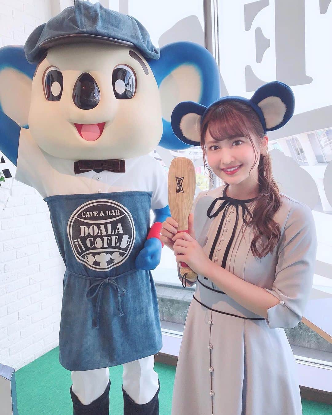 沢井里奈さんのインスタグラム写真 - (沢井里奈Instagram)「♡ . 今日は、中日ドラゴンズ新応援番組 ｢ドラ・ナビ｣収録でした⚾️💝 . すごく緊張していましたが、 長谷川巧さんが沢山フォローして下さり とっても楽しい収録でした☺️💓💓 ドアラカフェ可愛かったです🐨☕️💕💕 . 4月15日(月)夜7時スタートです🌟 お楽しみに👒🌼💕💕 . 昇竜復活！with BLUE💙✨ . #dragons #doala #doalacafe #nagoya #baseball #apuweiserriche #ootd #coordinate #fashion #instagood #instagramjapan #japanesegirl #girls #中日ドラゴンズ #ドラゴンズ #中日 #長谷川巧 さん #ドアラカフェ #ドアラ #ナゴヤドーム #キャットチャンネル #スターキャット #さわー野球 #沢井里奈」4月5日 21時03分 - sawairina