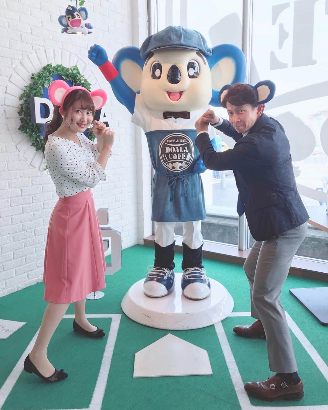 のインスタグラム：「♡ . 今日は、中日ドラゴンズ新応援番組 ｢ドラ・ナビ｣収録でした⚾️💝 . すごく緊張していましたが、 長谷川巧さんが沢山フォローして下さり とっても楽しい収録でした☺️💓💓 ドアラカフェ可愛かったです🐨☕️💕💕 . 4月15日(月)夜7時スタートです🌟 お楽しみに👒🌼💕💕 . 昇竜復活！with BLUE💙✨ . #dragons #doala #doalacafe #nagoya #baseball #apuweiserriche #ootd #coordinate #fashion #instagood #instagramjapan #japanesegirl #girls #中日ドラゴンズ #ドラゴンズ #中日 #長谷川巧 さん #ドアラカフェ #ドアラ #ナゴヤドーム #キャットチャンネル #スターキャット #さわー野球 #沢井里奈」