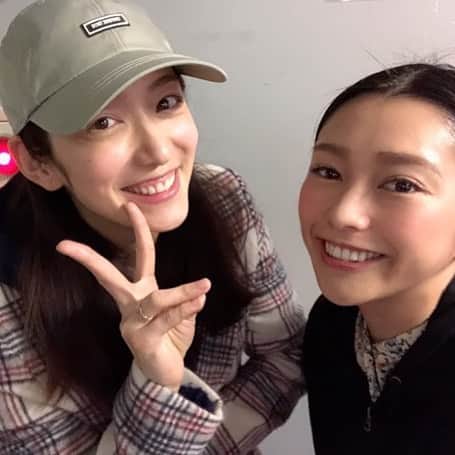 我謝レイラニのインスタグラム：「お久しぶりな佐河さんとパチリ◡̈⃝︎ #福士誠治 くん演出の舞台 #pink に@kaboichigo が出てたから観に行ってきたよー٩( 'ω' )و 私の中での福士くんは坊主頭のイメージだったから〜👨🏻‍🦲お髭に丸メガネしてる姿見ても全然わからなかった💦写真撮ればよかったなぁ、、。笑 #舞台観劇 #シブゲキ」