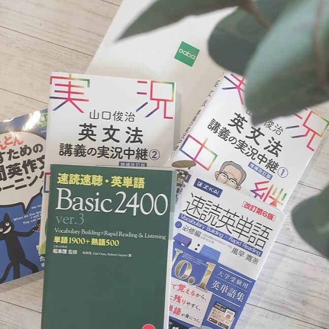 新山千春さんのインスタグラム写真 - (新山千春Instagram)「英会話のGABA マンツーマンlessonで お世話になって🙋 毎週日曜日は2時間！ 娘と英語の文法のlesson 受けています(*´╰╯`๓)♬👩‍👧 . #原純一先生 ✨は、なんとTOEIC990点満点！を 取った先生！！(*^。^*) スゴすぎる🤩 . 短時間で質の高い わかりやすい 授業をしてくれます🌹 . 岡野あつこ ねぇさんと 毎週4人での 毎週楽しみなlesson！  @jit.reading.english  _____________________________________________________🌴#LA 好き❤ #art 🎨好き#Japaneseactress #casualcoordinate #denimcoordinate #makeup #model  #mamastyle #Instagood #hairarrange #fashion  #outfit #casualstyle  #outfitstyle #촬영 #粉我 #나를따르라  #fashionistas #dailylook #coodinate #いいね 💘#フォロー ありがとうございます🌹#新山千春  _____________________________________________」4月5日 21時08分 - chiharuuu_0114