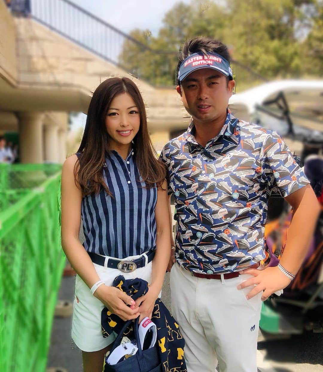 あおい夏海さんのインスタグラム写真 - (あおい夏海Instagram)「今日は【パーリーゲイツ30th ヒューチャーgolfツアー2019 in千葉】のプロアマに参加させていただきました！！ 今日一緒の組でまわらせていただいたプロは 前半 池田勇太プロ✨ 後半 塚田陽亮プロ✨ @boooochan24 . びっくりするほど今日はドライバーがダメで、プロに打ち方とか色々アドバイス頂き、教えていただきました😂✨✨ . 初めて男子プロとまわって、ショットが、全部本当にすごかったです😂💦 貴重な経験をさせていただきました✨ . 本当に感謝です✨ 2枚目の正岡プロ @m.a.s.a.k.a.n.o.masaoka は宮里美香ちゃん @mikamiyazato_official と同じ沖縄出身🙌✨ . 池田勇太プロに、黒いねーと言われた😎👍 でも私よりも遥かに池田プロは黒かったw . 池田プロと塚田プロとは実は同い年だったのはここだけの秘密w🤫 . 本日大変お世話になりました、 大会運営のスタッフの皆さん、 太平洋クラブ成田コースのスタッフの皆さん、 プロの皆さん、 参加されたアマの皆さん、 本当にありがとうございました🥺🙏✨ 明日もヒューチャーgolfツアー引き続きありますので、ぜひお時間のある方は応援に行ってくださいね😍✨ . 今日のゴルフウエアは全身 @pearlygates_official です！！ . 〜続く〜 #ヒューチャーgolfツアー #池田勇太 プロ #塚田陽亮 プロ #ゴルフ #プロアマ #ゴルフ女子 #ゴルフコーデ #ゴルフパートナー #ゴルフウェア #ゴルフ男子 #プロゴルファー #ゴルフ好き #太平洋クラブ #成田 #ゴルフ場 #パーリーゲイツ #pearlygates #ゴルフコーデ #あおい夏海  #ゴルフ大好き #ゴルフファッション  #bandel」4月5日 21時32分 - natsumi.aoi