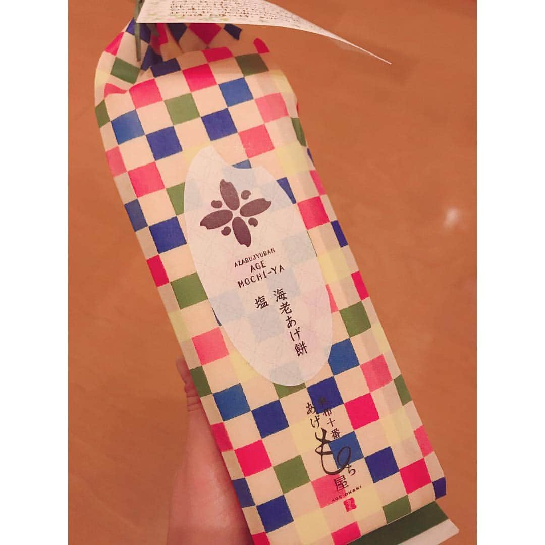 有明ゆなさんのインスタグラム写真 - (有明ゆなInstagram)「帰り際にメッセージ入りのお菓子を もらっちゃいました(｡´･(ｪ)･) こんなことができる子がいたんだ！ って感動したよ♡ ほんとこうゆう子は大切にしたい！ . . . . #ありがとう #嬉しい #できる子 #メッセージカード #メッセージ #お菓子 #あげもち #感動 #大切 #thankyou」4月5日 21時42分 - ariake_yuna