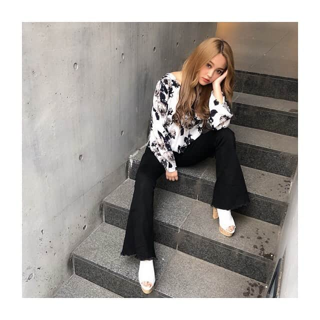 土屋怜菜（れいぽよ）さんのインスタグラム写真 - (土屋怜菜（れいぽよ）Instagram)「こーでこーで❤️﻿ ﻿ 最近おとなっぽいのすきですす。  ブランドタグ付けしましたあ〜  #Popteen #モデル #reipoyo #土屋怜菜 #GAL #ギャル #ぽよすたいる」4月5日 21時42分 - reipoyo_0411