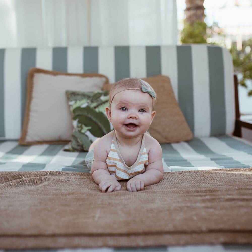 Cara Van Brocklinさんのインスタグラム写真 - (Cara Van BrocklinInstagram)「I can not believe my little angel is 6 months old today 😭. She has brought more joy to our family than we could have ever imagined. I look forward to her shy/flirty little grin that she gives you when you are just simply looking at her and saying hello. She is the sweetest little thing in all the land and we are so blessed to have her in our lives. I love you more than the world Echo Loren 💛」4月5日 21時39分 - caraloren