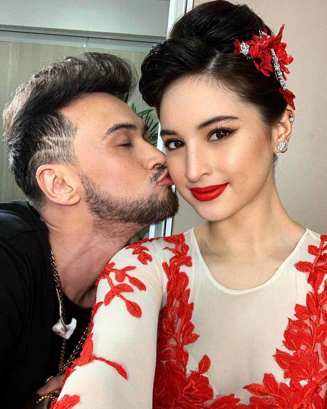 Coleen Garciaさんのインスタグラム写真 - (Coleen GarciaInstagram)「Here we goooooo! God bless, my love @billycrawford 💕  #thecr3wconcert . . . Edited with #instasize #instasizecreatives @instasize.official」4月5日 21時45分 - coleen