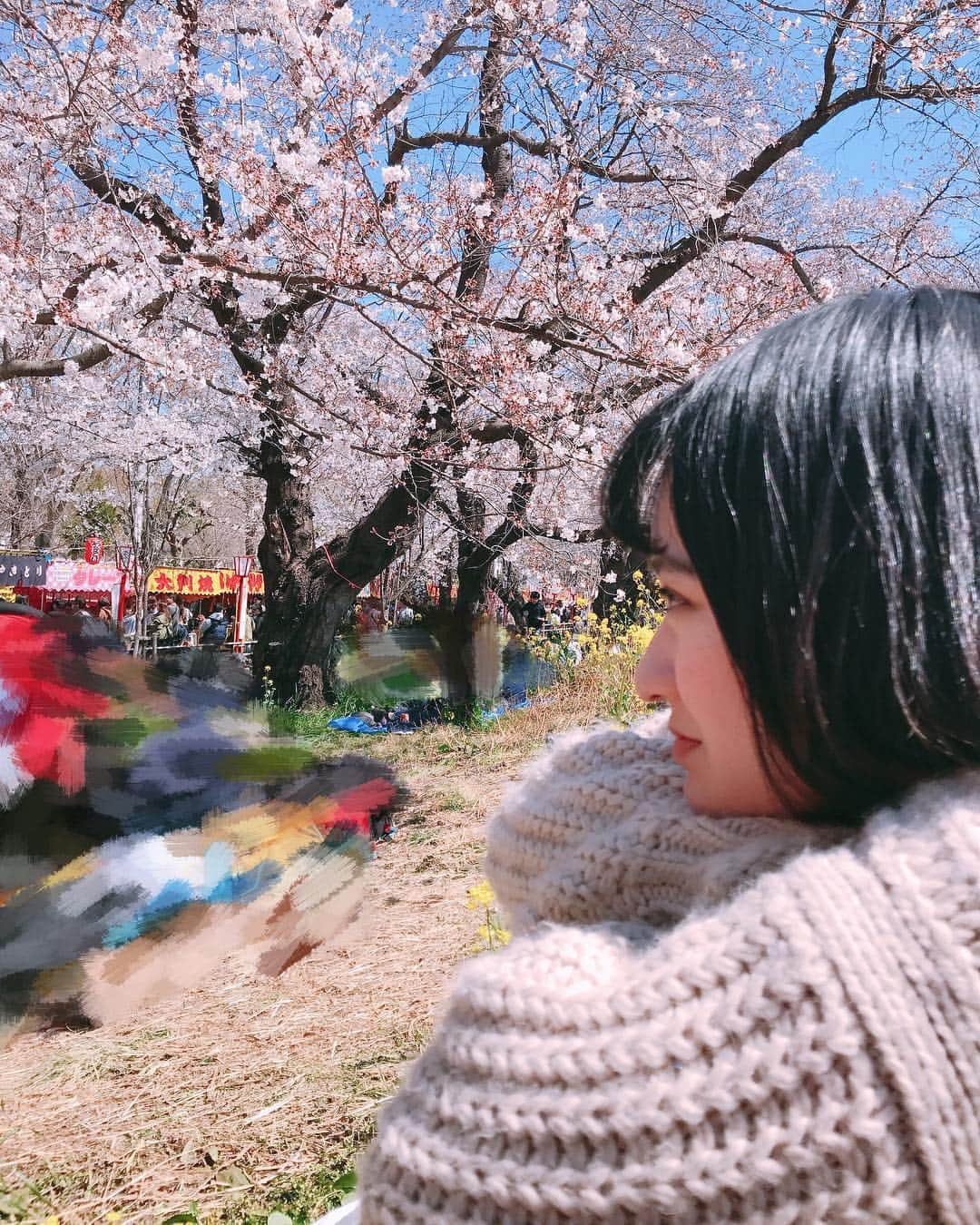 仲谷香春さんのインスタグラム写真 - (仲谷香春Instagram)「お花見してきました🌸 皆さん、お花見しましたか？？ まだまだお花見したいから、おススメの場所あったら教えてください〜🥰」4月5日 21時48分 - koharu0221_official