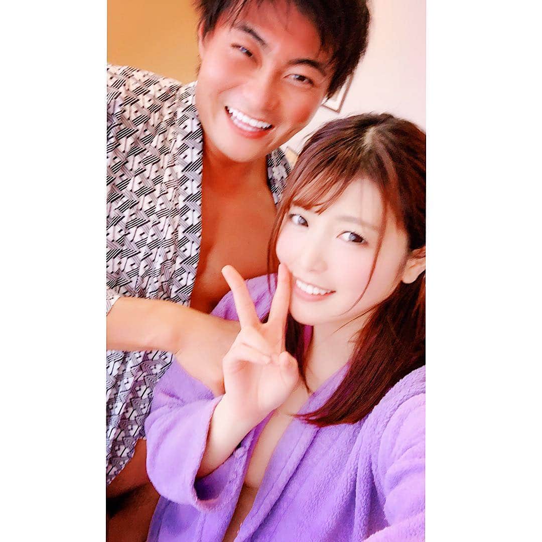 新村あかりのインスタグラム：「初めましてのキングオブナルシスさん✨可愛い綺麗エロいてずっと言うてくれるから嬉しかった❤︎ 事後の2人だよ🤣💗 🌸Happy Life🌸  #av女優  #新村あかり」