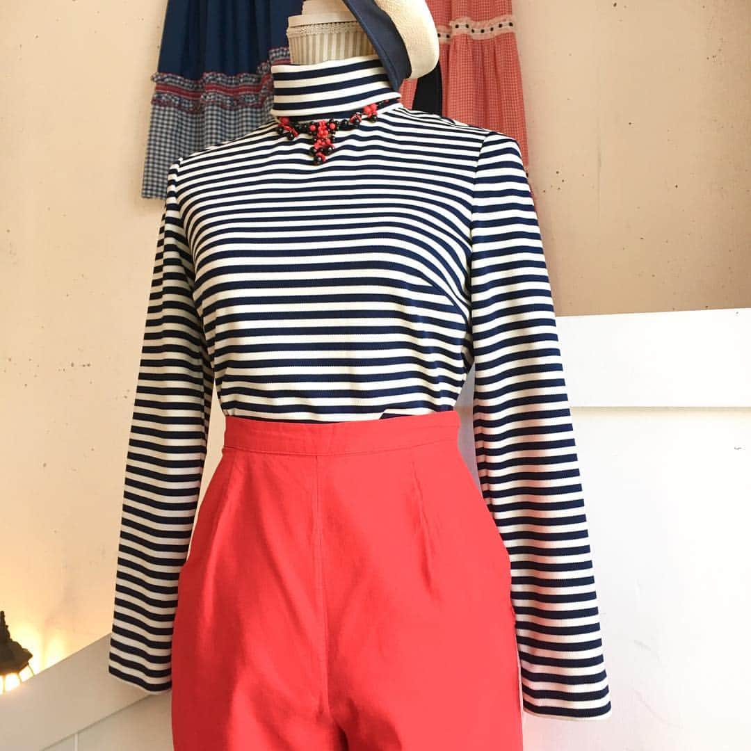 NUTTY Vintage&Collectibleさんのインスタグラム写真 - (NUTTY Vintage&CollectibleInstagram)「🍒🍒NEW ARRIVAL 🍒🍒 60’s 70’s navy white border high neck tops  マリンなスタイルにおすすめ！ ボーダートップス入荷いたしました。 ぱりっと赤色に合わせて💓  #nutty#vintageshop#boutique#osaka#horie#japan#ootd#fashion#vintagestyle#vintagefashion#used#vintage#大阪#堀江#南堀江#古着#古着屋#古着女子#ヴィンテージ#ビンテージ#ootd#コーディネート#coordinate#ファッション#大阪古着#ヴィンテージショップ#40s#50s#60s」4月5日 12時50分 - nutty_vintage
