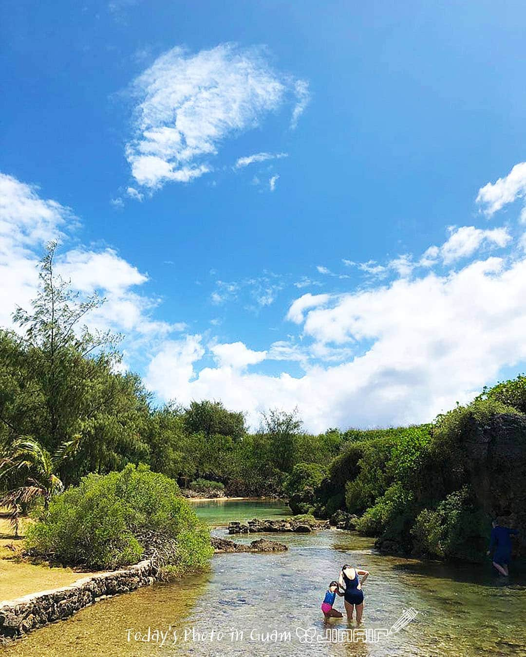 ジンエアーさんのインスタグラム写真 - (ジンエアーInstagram)「#4 Guam | 자연이 만들어낸 자연풀장🏊‍♂️🏊‍♀️ 아름답지 않은GUAM~⁉ ⠀⠀⠀ Today's Photo in Guam #Today_Photo with Jin Air #jinair #Guam #진에어 #괌 #자연풀장 #여행 #20190405 #재미있게지내요 #재미있게진에어」4月5日 13時07分 - jinair_lj