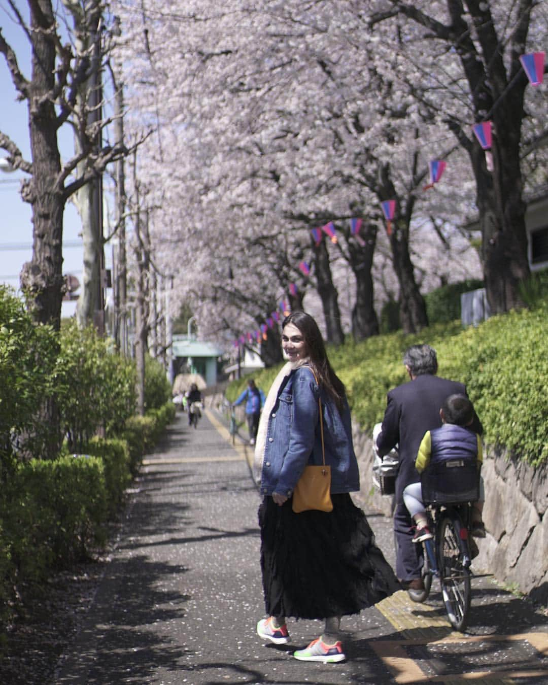 ルナ・マヤさんのインスタグラム写真 - (ルナ・マヤInstagram)「🌸SPRING🌸 a lovely reminder of how beautiful change can truly be. #sakura #springbreak #travelholic #lunamaya #tokyo 📸 @zaki_muhammad_」4月5日 13時10分 - lunamaya