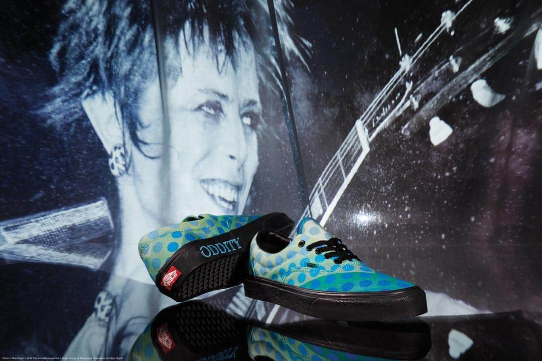 vansさんのインスタグラム写真 - (vansInstagram)「It's here. See the full Vans x @DavidBowie collection now at vans.com/bowie and your local store.」4月5日 13時18分 - vans