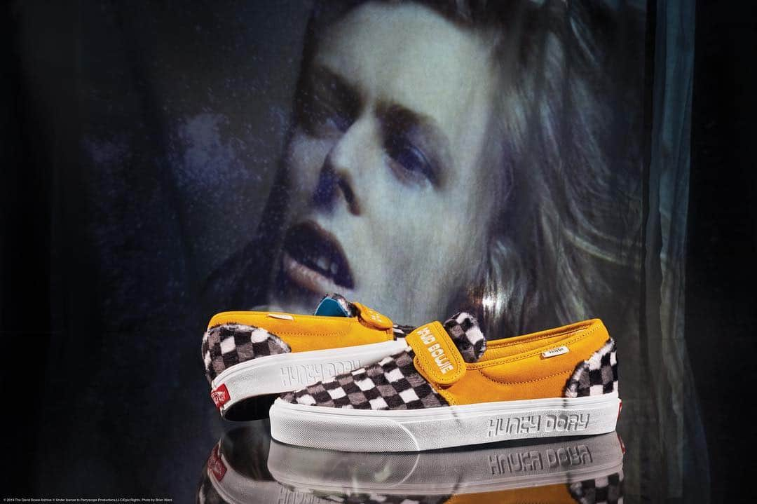 vansさんのインスタグラム写真 - (vansInstagram)「It's here. See the full Vans x @DavidBowie collection now at vans.com/bowie and your local store.」4月5日 13時18分 - vans