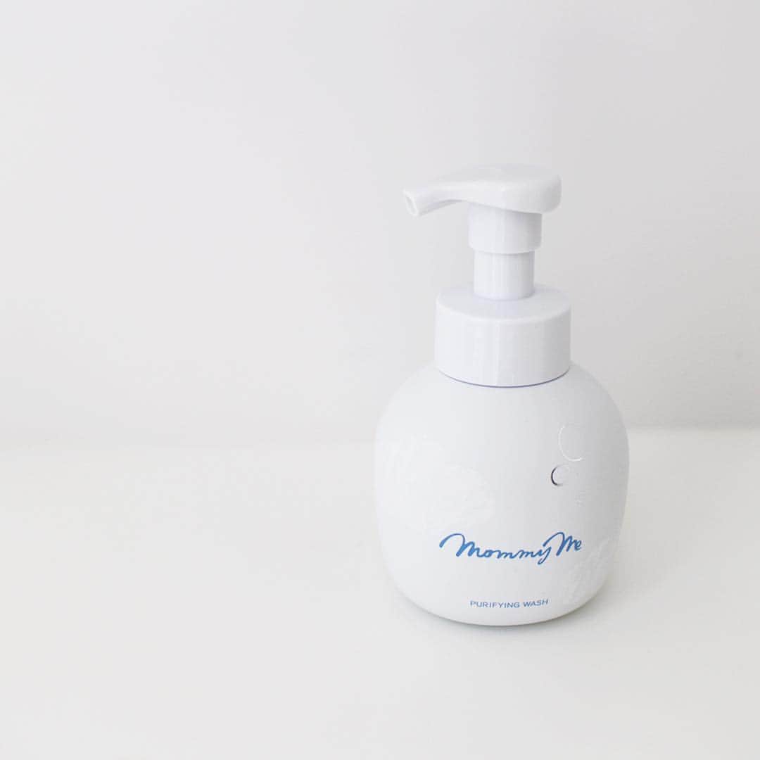 SHISEIDO THE GINZAさんのインスタグラム写真 - (SHISEIDO THE GINZAInstagram)「美肌ベースを整える「Mommy Me」のベビースキンケアは、「1. 清める」「2. 整える」「3. 守る」の3ステップ。 ・ 1. 清める：「マミーミー ピューリファイウォッシュ」（2枚目） うるおいをうばわずに、濃密なふわふわ泡で負担なく汚れをきれいに取り去る泡タイプ洗浄料。髪、顔、からだに。 ・ 2. 整える：「マミーミー インシャワーコンディショナー」（3枚目） 肌になじみやすく、ぬれた肌のすみずみまで広がり、うるおいヴェールを形成する顔 · からだ用リンス。みずみずしい感触としっとりとした感触の2タイプ。 ・ 3. 守る：四季の変化由来の肌悩みや赤ちゃんの肌タイプに寄りそったスキンケア（4枚目左から） ・ 「マミーミー バランシングミルク」 不安定になりがちな春先の肌をみずみずしくなめらかな肌に導くバランシングミルク。 ・ 「マミーミー リフレッシングジェル」 ベタつきが気になりだす夏季の肌をさっぱりとさわやかな肌に導くリフレッシングジェル。 ・ 「マミーミー リペアリングミルク」 乾燥が気になり始める秋季のカサついた肌をすみずみまでしっとりうるおわせるリペアリングミルク。 ・ 「マミーミー エンリッチドミルク」 乾燥の悩みがつきない冬季の肌にリッチなうるおい成分を届け、もっちりうるおった肌に導くエンリッチドミルク。 ・ 今も未来も健やかな毎日を。 SHISEIDO THE STORE限定で取り扱っております。  #資生堂 #shiseido #shiseidothestore #mommyme #マミーミー #ベビースキンケア #forbaby #スキンケア #skincare #子育て」4月5日 13時21分 - shiseidothestore