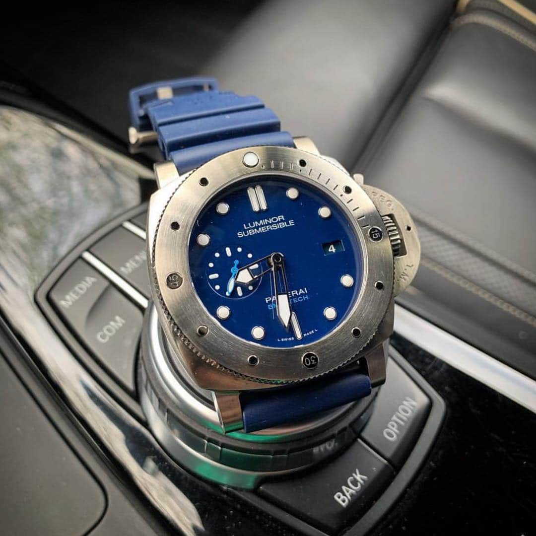 パネライのインスタグラム：「That BMG Blue pops so nicely on this #PAM692 don’t you think? Pic by @laphroaig007 #paneraicentral」