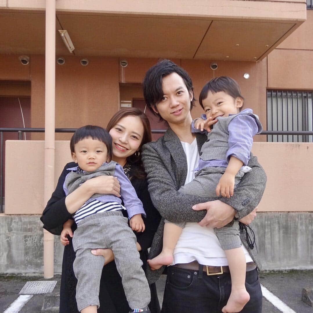 橋田昌実のインスタグラム：「入園おめでとう👦🏻👶🏻❤︎﻿ ﻿ 月曜日からがんばろうね🥺❤︎﻿ ﻿ 保育園で写真撮れなかったから家の駐車場でw﻿ ﻿ ﻿ ﻿ ﻿ ﻿ ﻿ #入園式 #年子﻿ ﻿」