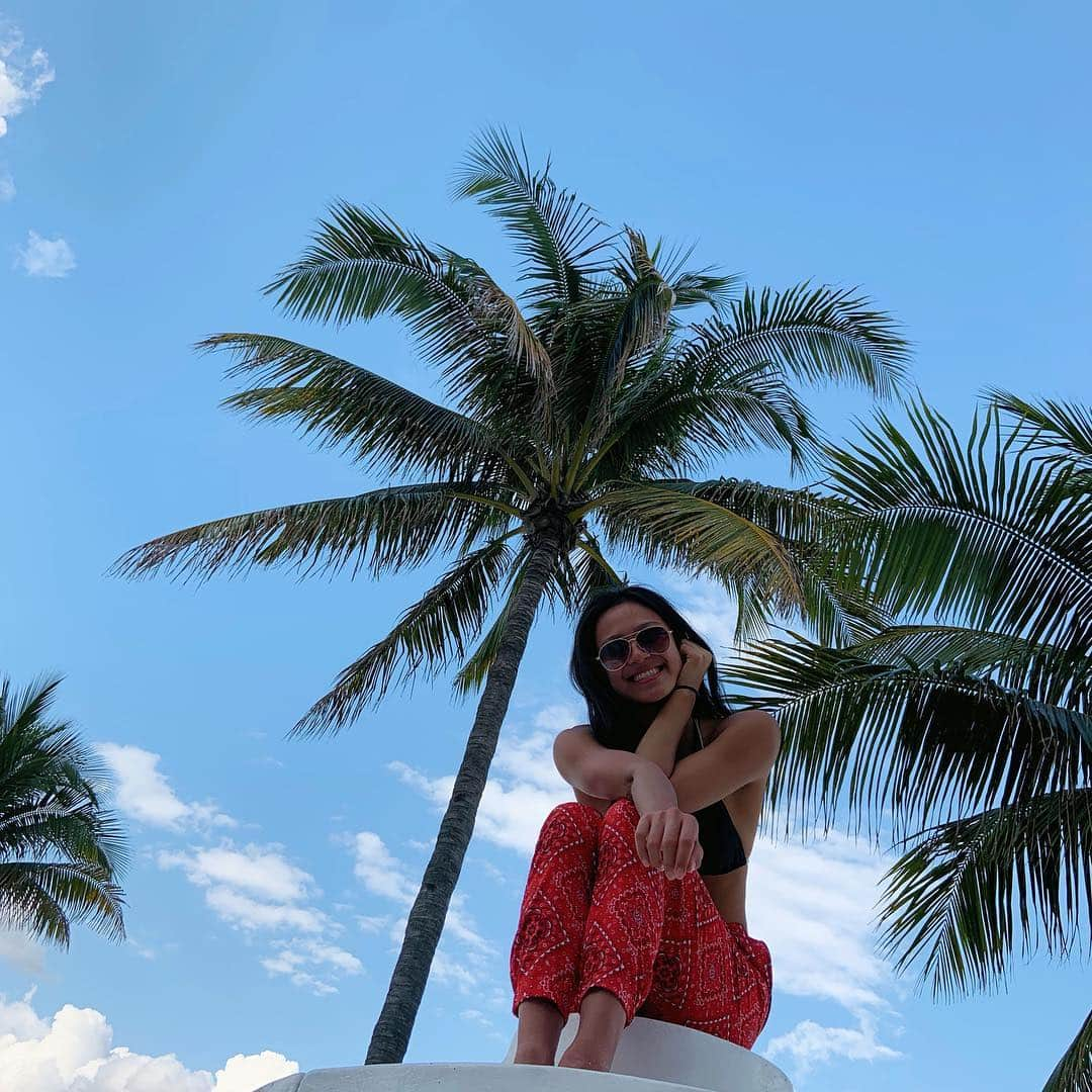 ローラ・ゼンさんのインスタグラム写真 - (ローラ・ゼンInstagram)「resting beach face 😎🌴」4月5日 13時46分 - toss_and_catch