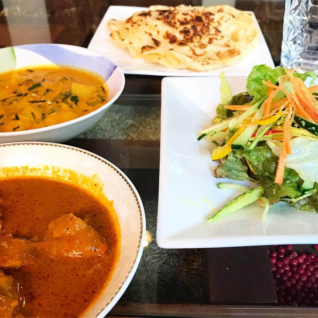 畑中葉子さんのインスタグラム写真 - (畑中葉子Instagram)「チキンカレー&野菜カレー😍💕💕 セイロン・イン 今日は朝起きたときからセイロン・インの気分でした✨ #チキンカレー #野菜カレー #スパイスカレー #カレー #パラタ #スリランカカレー #インドカレー #セイロンイン #毎日カレーが食べたい #yhcurry」4月5日 13時58分 - hatanaka_yoko