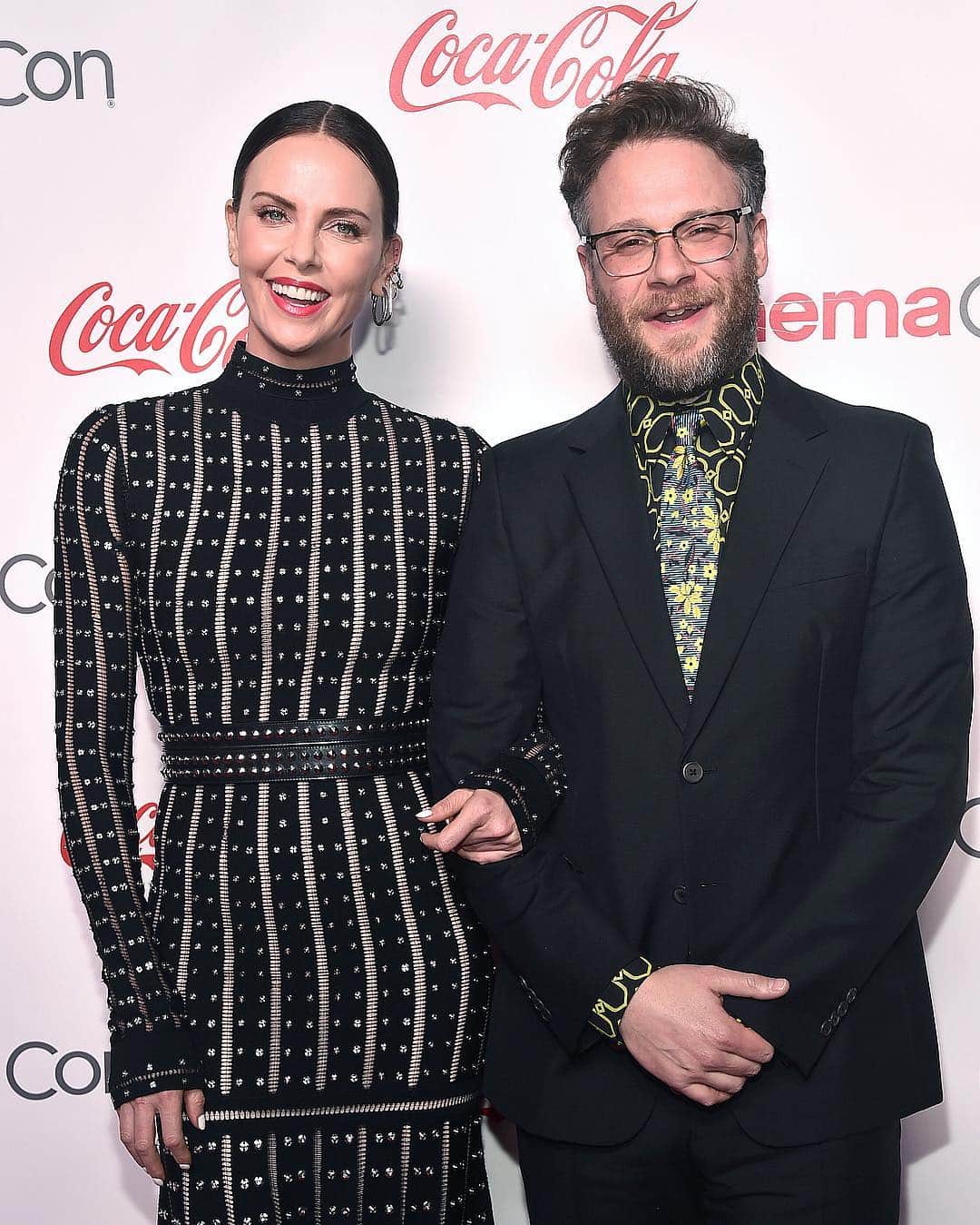 Just Jaredさんのインスタグラム写真 - (Just JaredInstagram)「Charlize Theron (@charlizeafrica) wears an @alexandermcqueen dress at the CinemaCon Awards with “Long Shot” co-star @sethrogen. They won for Comedy Stars of the Year! #CharlizeTheron #SethRogen #AlexanderMcQueen #LongShot Photos: WENN, Getty」4月5日 14時10分 - justjared