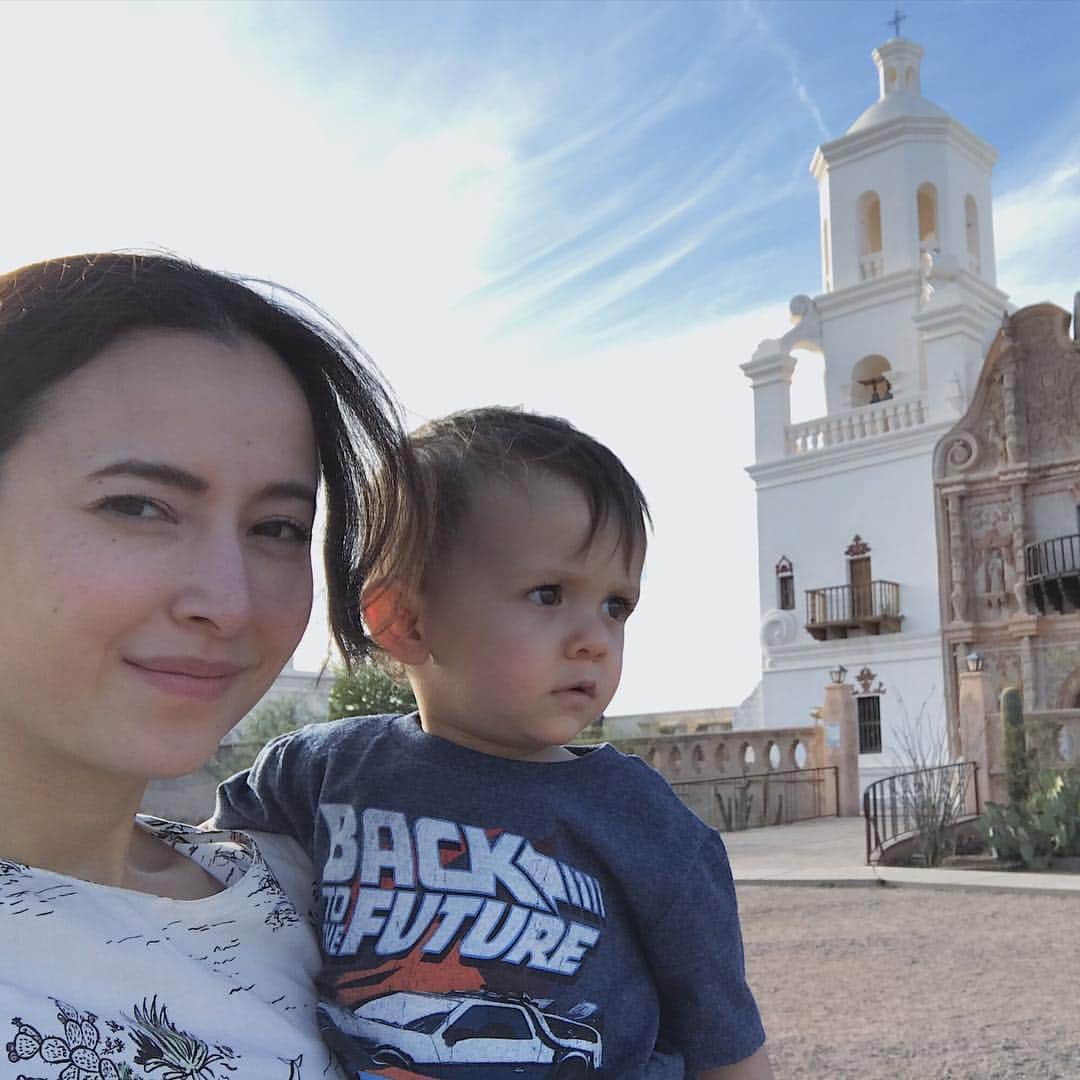 のインスタグラム：「Bring me back to that time in #Tucson #tbt Another trip to #TucsonArizona needs to happen soon. 昔アリゾナに遊びに行った時の写真。また行かなきゃ。#cactus #cactuslife #baby #babyE #cutie #missthis #adventures #arizona」