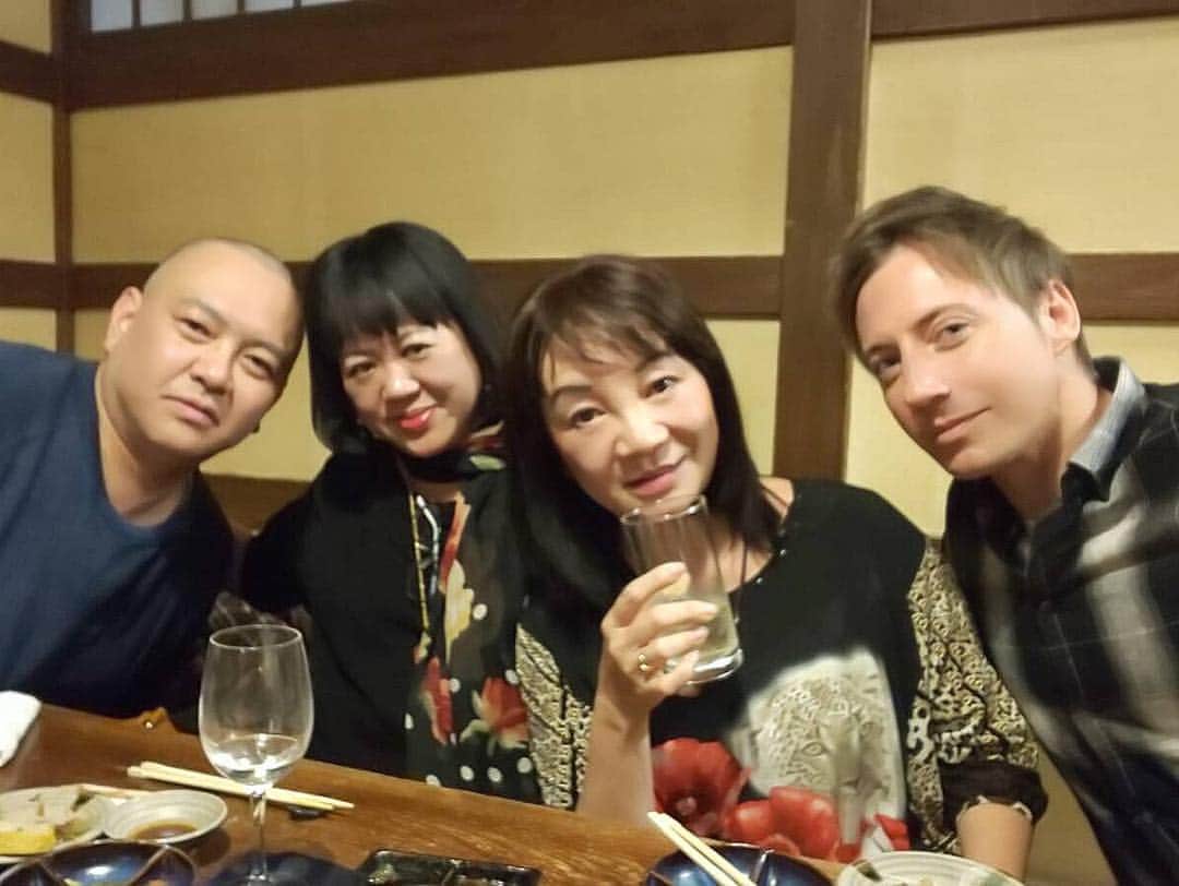 ジョナサン シガーさんのインスタグラム写真 ジョナサン シガーinstagram 以前 飲みに行ったときの写真載せるの忘れてた 大川局長 ゆかりさん 志麻子さんと 8割くらい放送できない下ネタトークでした みんなエムキャスのアプリダウンロードしてね 一部