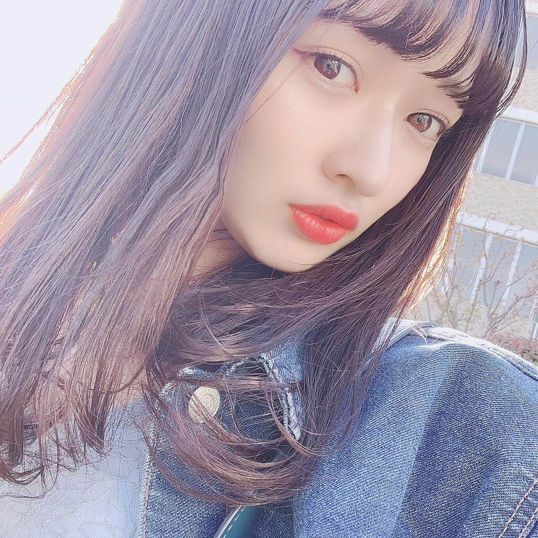 北村真姫さんのインスタグラム写真 - (北村真姫Instagram)「｢ぽかぽか🌞｣﻿ ﻿ ﻿ ﻿ ﻿ 今日も20℃でお外に出るの﻿ 気持ちいいね🥰🔆﻿ 半袖着たくなる〜けど、寒そう。﻿ ﻿ ってことで、﻿ 今日もお部屋の換気して﻿ お部屋を綺麗にしようかな✨✨﻿ その前に半身浴しよっと🛁﻿ ﻿ ﻿ ﻿ ﻿ #天気 #晴れ #快晴 #気温 #最高 #nail #ネイル #渋谷 #半身浴 #掃除 #部屋 #頭ぐるぐる #お酒 #弱い #半袖 #着たい #まだ早い #まきてぃ #北村真姫 #リップ #赤リップ」4月5日 14時29分 - kitamura__maki