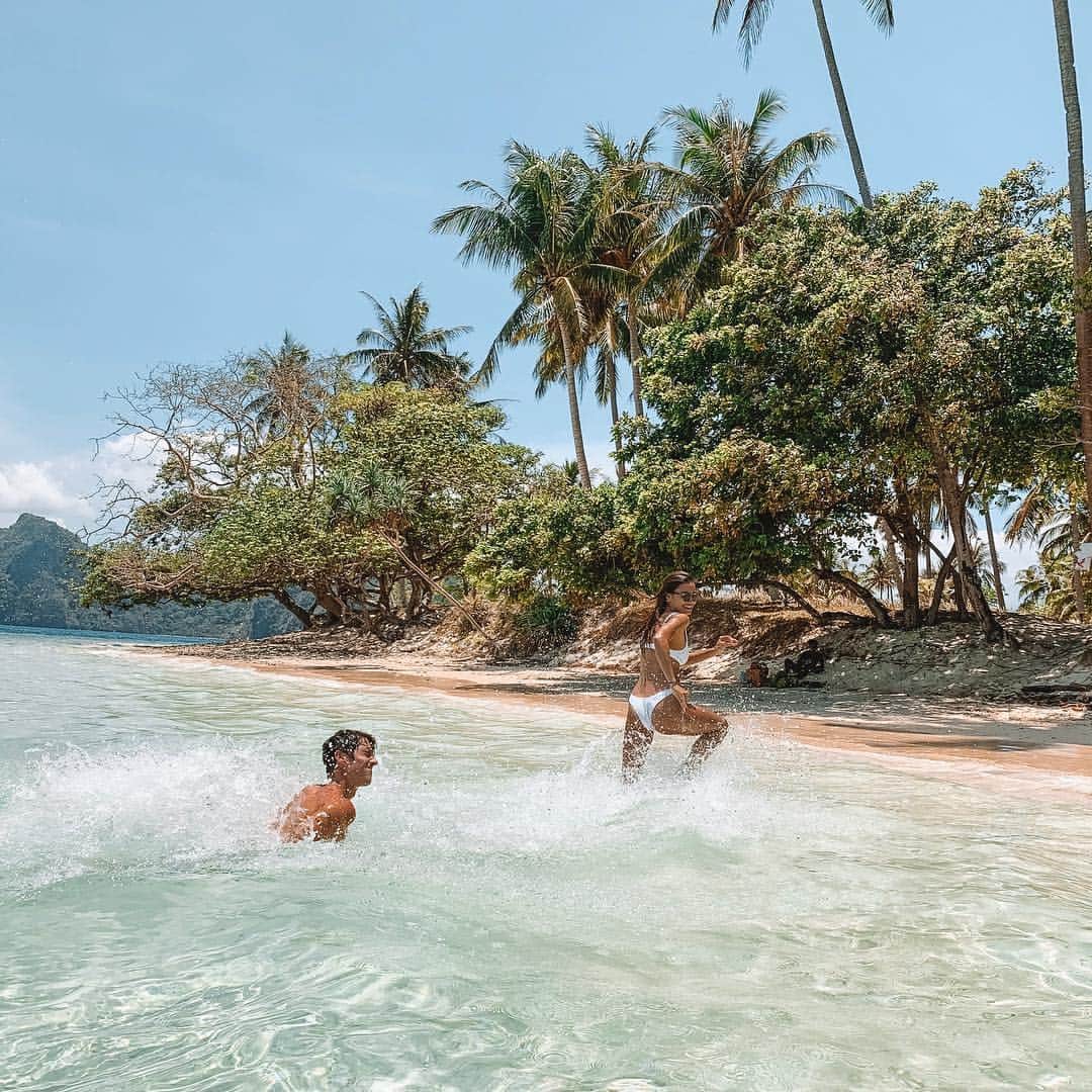 コナー・ドワイヤーのインスタグラム：「Island hopping around the Philippines 🇵🇭🌴 🐒」