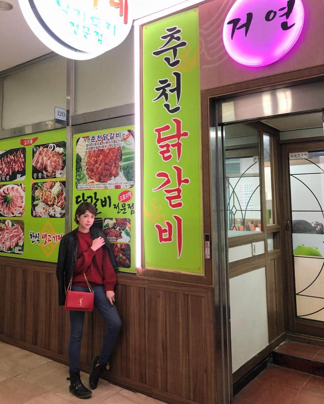 工藤ジェニファー茉侑さんのインスタグラム写真 - (工藤ジェニファー茉侑Instagram)「#ootd #旅行コーデ #革ジャン #デニム #ブーツ #maxmara  #ysl @ysl @maxmara #デニムコーデ  #韓国料理 #koreanfood #koreanfoodlover #グルメな人と繋がりたい #海外旅行  #旅行 #たびじょ #tripstagram #旅行好きな人と繋がりたい #旅好きな人と繋がりたい #旅行写真 #asiatrip #tripasia #traveloregon #travelphotography #vacation #airplain #韓国 #韓国旅行 #カジノ #casino #paradisehotel」4月5日 14時32分 - jennifermayu_s
