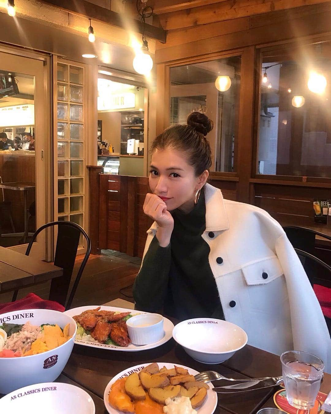 上原歩さんのインスタグラム写真 - (上原歩Instagram)「春になって美味しいものがたくさんなので最近すこし気にしてサプリを飲んでます♡  たくさん食べた翌朝も浮腫まないので効いている予感♡ ・ #love #happy #life #instagood #ベジエ#ベジバリア#ダイエットサプリ#塩糖脂#スピルリナ」4月5日 14時39分 - ayumiuehara