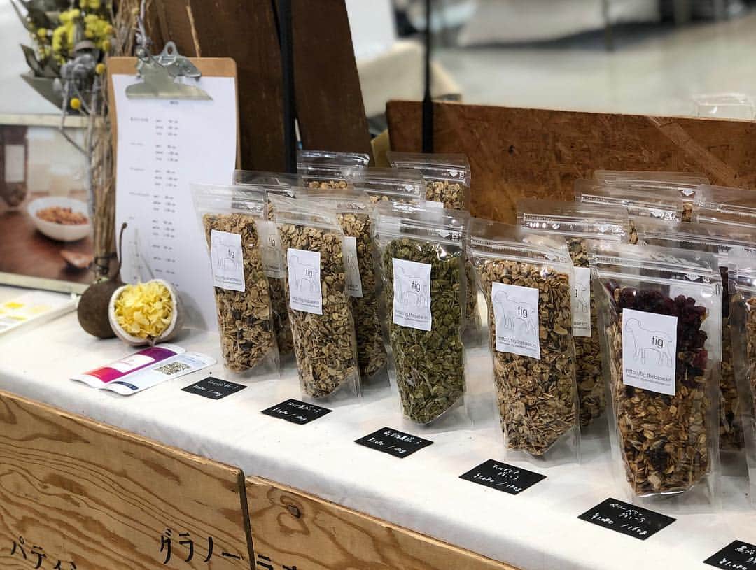 林藍菜さんのインスタグラム写真 - (林藍菜Instagram)「Zakka時間！ 可愛い雑貨たちに出逢えます♡ ７日日曜日までテクノホールで開催中！ 取材の模様は明日の富山テレビ「フルサタ！」で。 @furusata_bbt ←フォローしてね。 #zakka時間 #雑貨屋 #可愛い雑貨がいっぱい #小寸こけし #陶芸 #髪飾り #しゃもじ立て #グラノーラ #花のある暮らし #フルサタ #オシゴトアイナ」4月5日 15時08分 - hayashi_aina