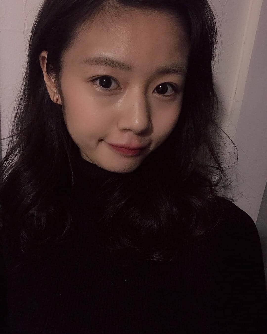 杉浦みずきのインスタグラム：「. おでこ 4回生になったから、大人っぽくいきたい🤔 いやいやむりでしょ、て言わないで」