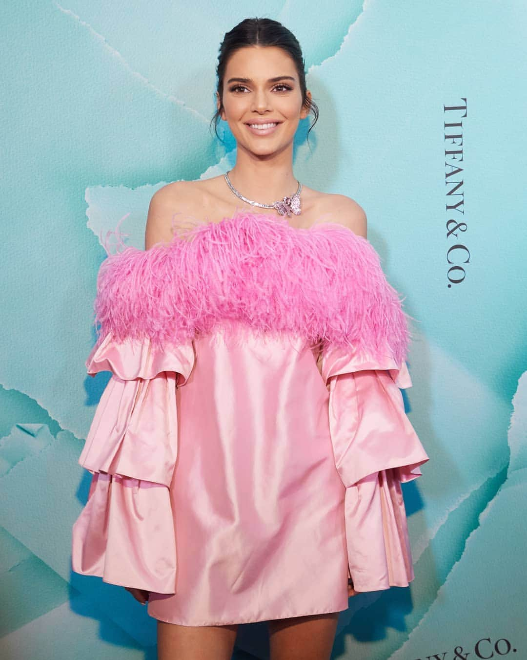 Vogue Australiaさんのインスタグラム写真 - (Vogue AustraliaInstagram)「In case you missed it, #KendallJenner landed in Sydney yesterday to celebrate the opening of Tiffany & Co.'s new flagship store. While in town, Vogue spoke with the model to talk diamonds, naturally. And it turns out that Jenner knows exactly what diamond she’d want for a future engagement ring. Tap the link in the bio for more on Jenner's thoughts on engagement rings. 📸 @tiffanyandco」4月5日 15時13分 - vogueaustralia