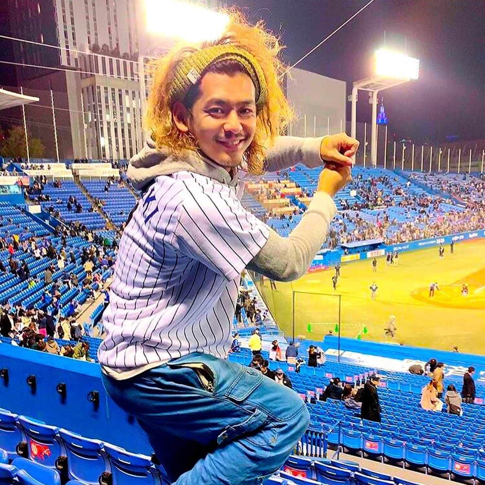 五十嵐恭雄さんのインスタグラム写真 - (五十嵐恭雄Instagram)「神宮球場へ ⚾️ 続きはBLOGで✍️ プロフィールからとべます！🙋‍♂️ #プロ野球 #野球 #baseball #ユニフォーム #横浜denaベイスターズ #denaベイスターズ #dena #マシンガン打線 #野球中年 #神宮球場 #野球観戦」4月5日 15時13分 - yasuo_ikarashi_