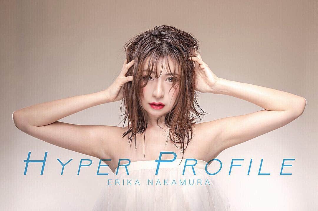 中村江莉香さんのインスタグラム写真 - (中村江莉香Instagram)「久しぶりに作品撮り📷 と言ってもこちらの写真...スタジオ撮影で時間があまり...カメラマンさんと何か撮ろうか〜となった急遽な作品なんです🤲 #hyperprofile #ハイパープロフィール  一流カメラマンの引き出し方はやっぱり半端ないです。霧吹き登場。気づいたら濡れていました😲🤲笑？！💕💕 洗練されたライティング技術、ハイクオリティな撮影してくれるスタジオ、、、。 渋谷のスタジオですが、ここほんっとおススメ🤝 ライティングの魔術師揃いでした😂🤣😂🤣 そしてスタッフさんが楽しい😏💓 #渋谷スタジオ #突然濡れる #びしょ濡れ #霧吹き #ロンハーでは無い #カンニング竹山 さん#霧吹きのくだり #ザキヤマさん #笑笑 #プロフィール #コンポジット #宣材撮影 #おしゃれ撮影 #盛れる #プロフィール写真専門スタジオ #セルフブランディング #PR ・ 気になる方はチェックしてね👇 プロフィール写真専門スタジオ 📷HYPER PROFILE @hyper_profile」4月5日 15時15分 - erica_nakamura