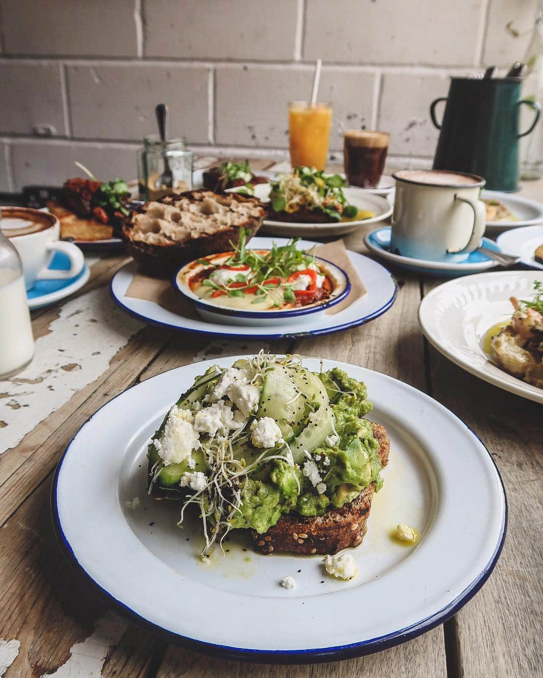 Eat With Steph & Coさんのインスタグラム写真 - (Eat With Steph & CoInstagram)「Happy Friday!! 🥑 How pretty can #avocadotoast get? Your typical avocado toast but loaded with feta, shaved cucumber and seeds on rye bread, by @ask_for_janice. It’s as good as it looks 📷 @verna.banana #breakfast #weekend #brunch #spread #avocado #closeup #healthyeating #feedfeed」4月5日 16時10分 - eatwithsteph_ldn