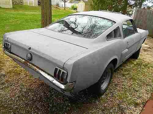 ファンクマスター・フレックスのインスタグラム：「Maria got her first Muscle Car! We are gonna start putting it together! #66mustang Mustang2+2 #ford289 What color should we do? Thoughts? #FazioMustang」
