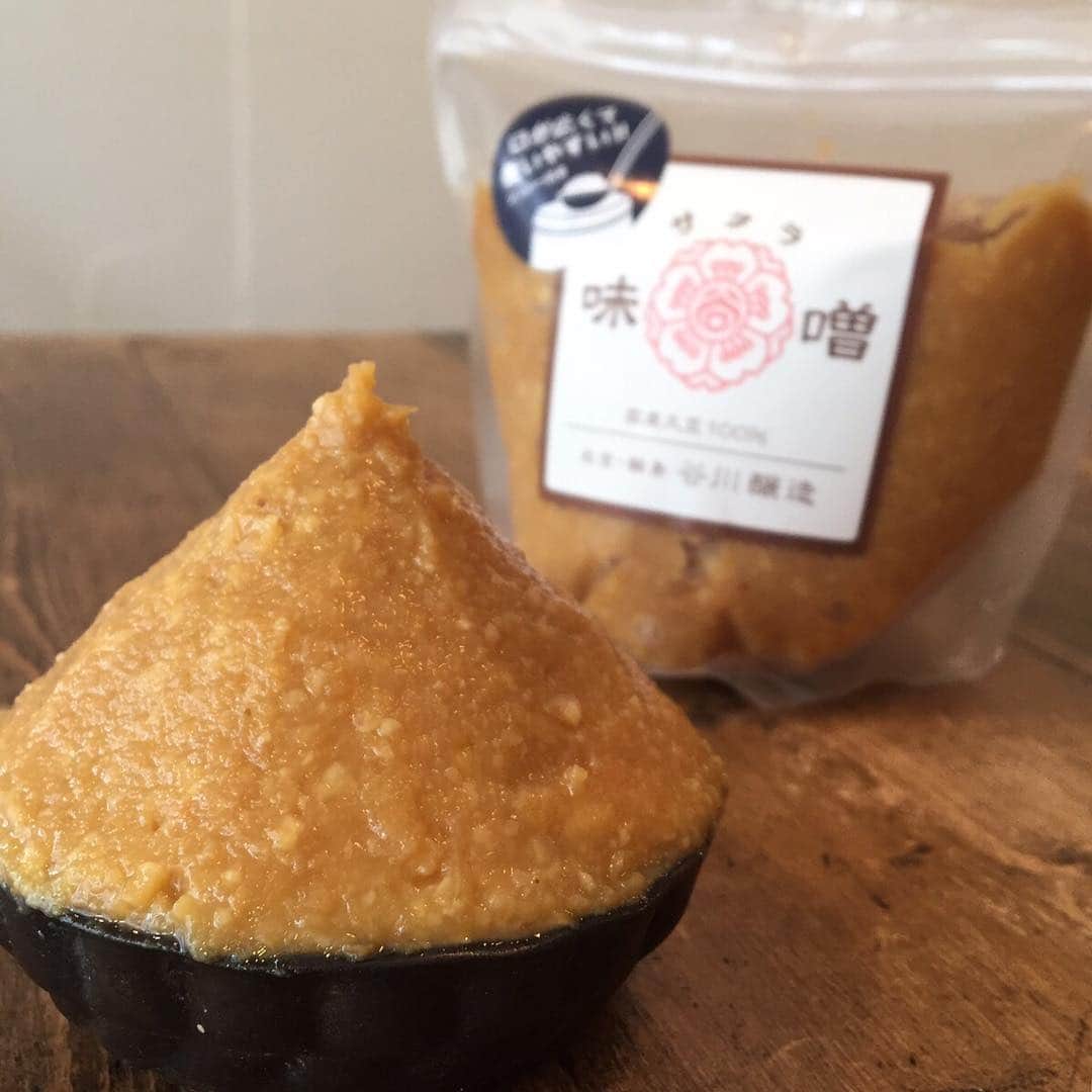手紙社さんのインスタグラム写真 - (手紙社Instagram)「【菜花(なばな)】 毎回、ご好評頂いている自家製味噌作りのワークショップを4月13日(土)に菜花にて開催いたします。 大豆を潰すところかは始める自家製の味噌作りと自分の手で仕込む手前みその美味しさに感動していただけるはずです。皆様のご参加を心よりお待ちしております。 ㅤㅤㅤㅤㅤㅤㅤㅤㅤㅤㅤㅤㅤ ※詳しくはプロフィールページのリンク「手紙舎公式サイト」→「手紙舎店舗内イベント」→「春のお味噌こしらえ」からご覧ください。 ㅤㅤㅤㅤㅤㅤㅤㅤㅤㅤㅤㅤㅤ #手紙社#手紙舎#菜花#菜花定食#谷川醸造#自家製味噌作りワークショップ#自家製味噌」4月5日 16時05分 - tegamisha