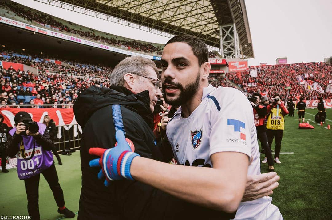 Ｊリーグさんのインスタグラム写真 - (ＪリーグInstagram)「♦️💙❤️✨ ﻿﻿﻿﻿﻿﻿﻿ ﻿ Best Shot J.LEAGUE⚽️📸﻿﻿﻿﻿﻿﻿﻿﻿﻿﻿﻿ ﻿﻿﻿﻿﻿﻿﻿﻿﻿﻿﻿ 🏆#明治安田生命Ｊ１リーグ 第５節 ﻿﻿ ﻿﻿﻿﻿﻿﻿﻿﻿﻿ ベストショットをお届け👀✨﻿﻿﻿﻿﻿﻿﻿﻿﻿﻿ ﻿﻿﻿﻿﻿﻿﻿﻿﻿﻿ #Ｊリーグ ﻿﻿﻿﻿﻿﻿﻿﻿﻿﻿ ﻿﻿#jleague﻿﻿﻿﻿﻿﻿﻿﻿﻿﻿﻿ ﻿﻿﻿﻿﻿﻿﻿﻿﻿﻿ ﻿﻿﻿﻿﻿﻿#浦和レッズ #オズワルドオリヴェイラ #監督  #FC東京 #ディエゴオリヴェイラ  #オリヴェイラ  #bestshot #best﻿﻿ #ベストショット ﻿﻿﻿﻿﻿﻿﻿#ベスト #ナイスショット #niceshot ﻿﻿#instagood﻿ ﻿#nice ﻿ #ハグ #はぐ #挨拶 #オフショット #offshot  #soccer #soccerphotography  #soccerplayer  #♦️ #💙❤️」4月5日 16時06分 - jleaguejp