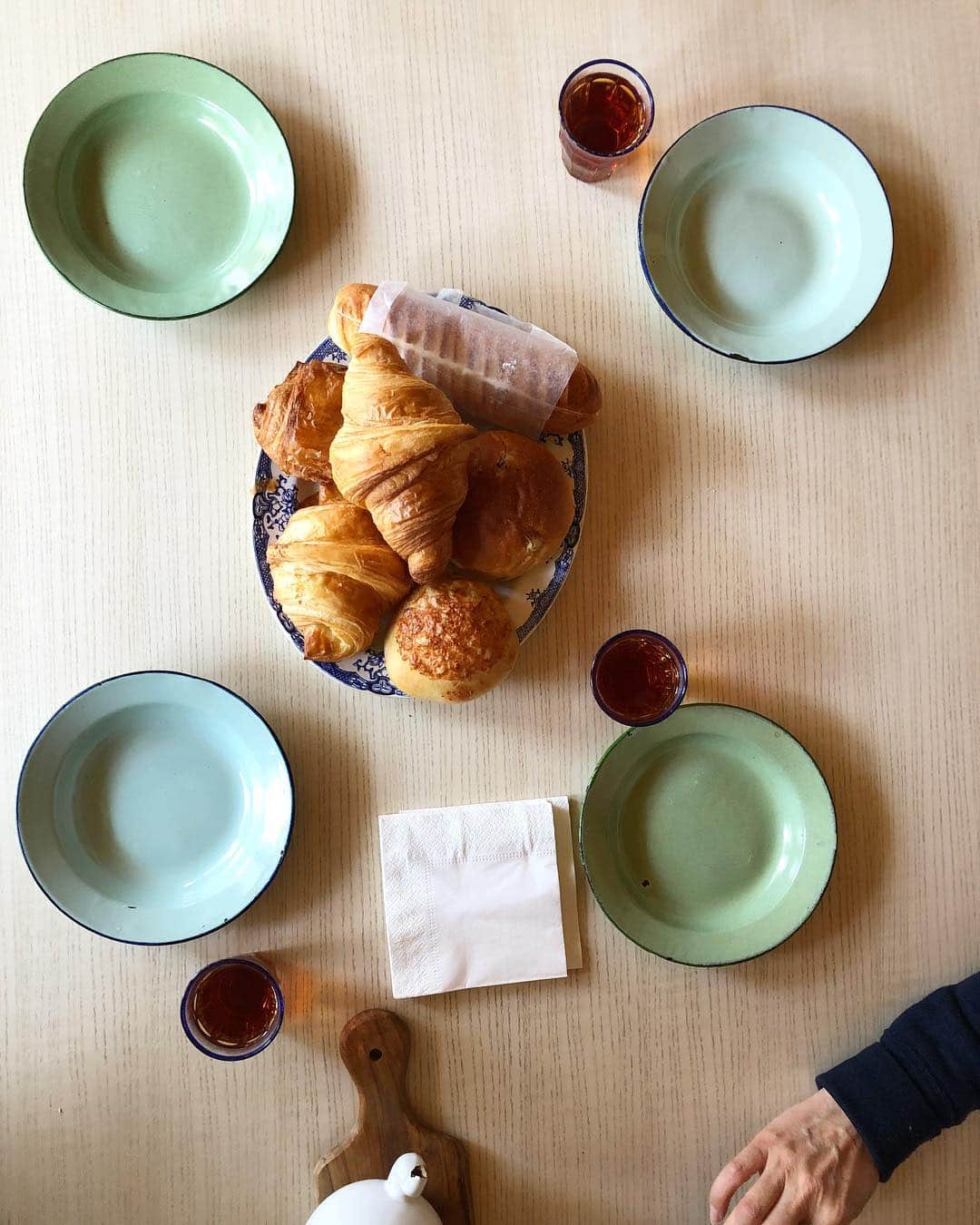小堀紀代美さんのインスタグラム写真 - (小堀紀代美Instagram)「ガーデニング日和り☀️ パンを食べて植木の買い出しからスタート🌿」4月5日 16時07分 - likelikekitchen