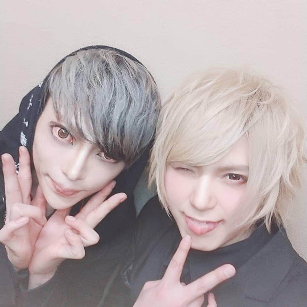 Yusukeさんのインスタグラム写真 - (YusukeInstagram)「3/29池袋EDGE！！！ Daichiさん！！Cazquiさん！架神くん！りょーすけさん！とスペシャルセッションバンド！  みんなと久しぶりにライブできて楽しかった✨ 架神くんは初でしたー！ 素敵なボーカリストでした👊✨ だいちさん誕生日おめでとう🎂  #daichi  #cazqui  #架神  #RYO:SUKE #yusuke #池袋EDGE  #セッション #ライブ」4月5日 16時30分 - hero_yusuke