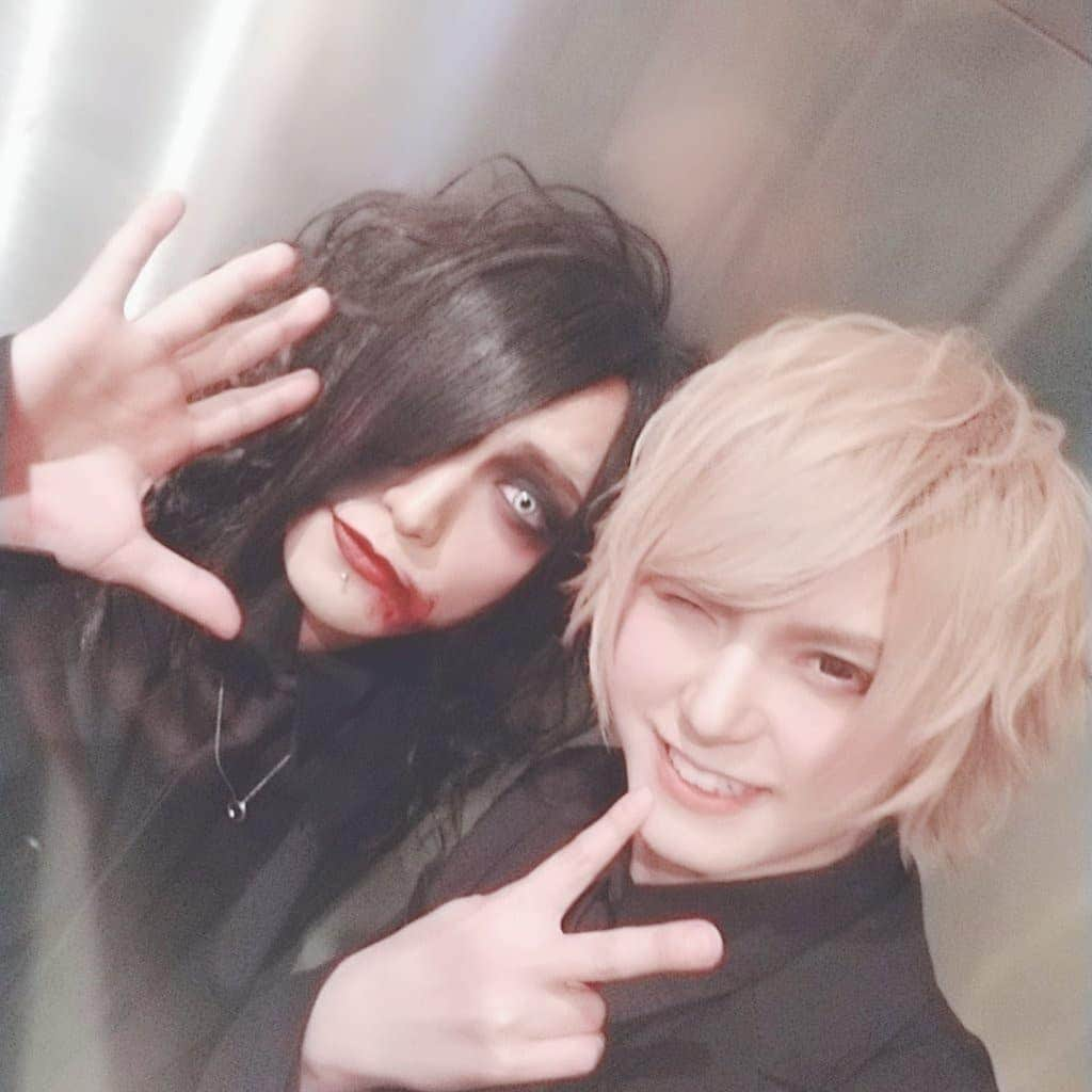 Yusukeさんのインスタグラム写真 - (YusukeInstagram)「3/29池袋EDGE！！！ Daichiさん！！Cazquiさん！架神くん！りょーすけさん！とスペシャルセッションバンド！  みんなと久しぶりにライブできて楽しかった✨ 架神くんは初でしたー！ 素敵なボーカリストでした👊✨ だいちさん誕生日おめでとう🎂  #daichi  #cazqui  #架神  #RYO:SUKE #yusuke #池袋EDGE  #セッション #ライブ」4月5日 16時30分 - hero_yusuke