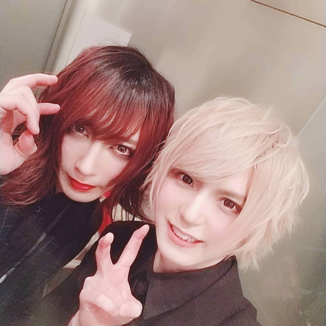 Yusukeさんのインスタグラム写真 - (YusukeInstagram)「3/29池袋EDGE！！！ Daichiさん！！Cazquiさん！架神くん！りょーすけさん！とスペシャルセッションバンド！  みんなと久しぶりにライブできて楽しかった✨ 架神くんは初でしたー！ 素敵なボーカリストでした👊✨ だいちさん誕生日おめでとう🎂  #daichi  #cazqui  #架神  #RYO:SUKE #yusuke #池袋EDGE  #セッション #ライブ」4月5日 16時30分 - hero_yusuke