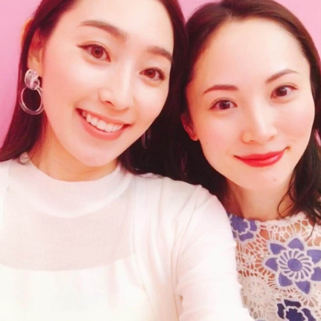 日高薫さんのインスタグラム写真 - (日高薫Instagram)「ローラメルシエの新作発表会へ❤️☺️✨ 7/3に発売される💄#ローラメルシエ  #ルーズエッセンシャルシルキークリームリップスティック#💄 私はREDの中から24番を選んでいただきました😌❤️ 軽やかなつけ心地に濃密な発色と潤い に魅了されました😊💗 @lauramercier  #ローラメルシエ #新作発表会 ##makeup #make #lip #lipstick #beauty #美容 #美 #instagood #instabeauty」4月5日 16時34分 - hidaka_kaoru_official