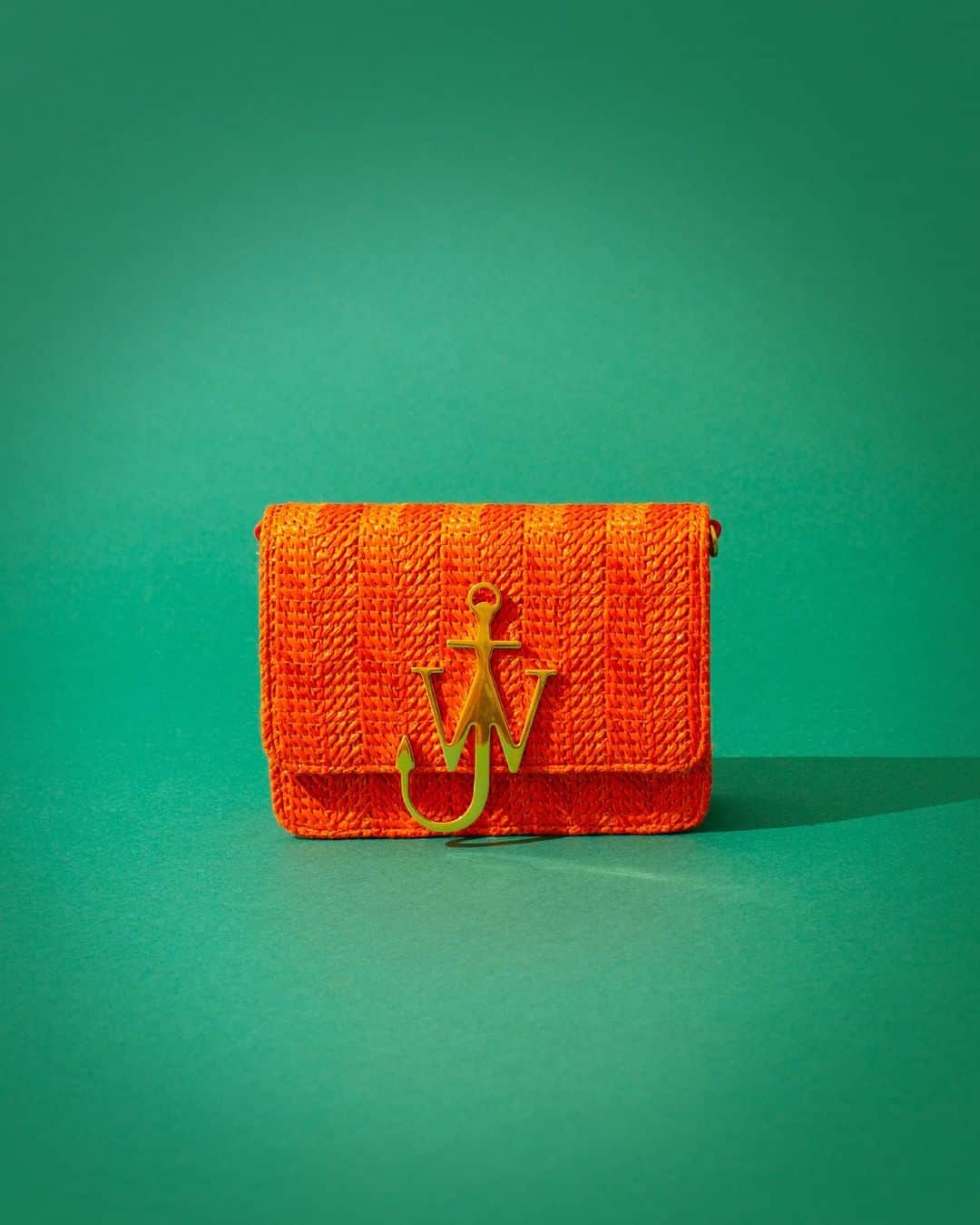 JWアンダーソンさんのインスタグラム写真 - (JWアンダーソンInstagram)「INTRODUCING THE ANCHOR LOGO BAG  TANGERINE RAFFIA ANCHOR LOGO BAG  AVAILABLE ONLINE AND IN JW ANDERSON WORKSHOPS #JWANDERSON #JWANDERSONWORKSHOPS #ANCHORLOGOBAG」4月5日 22時00分 - jw_anderson