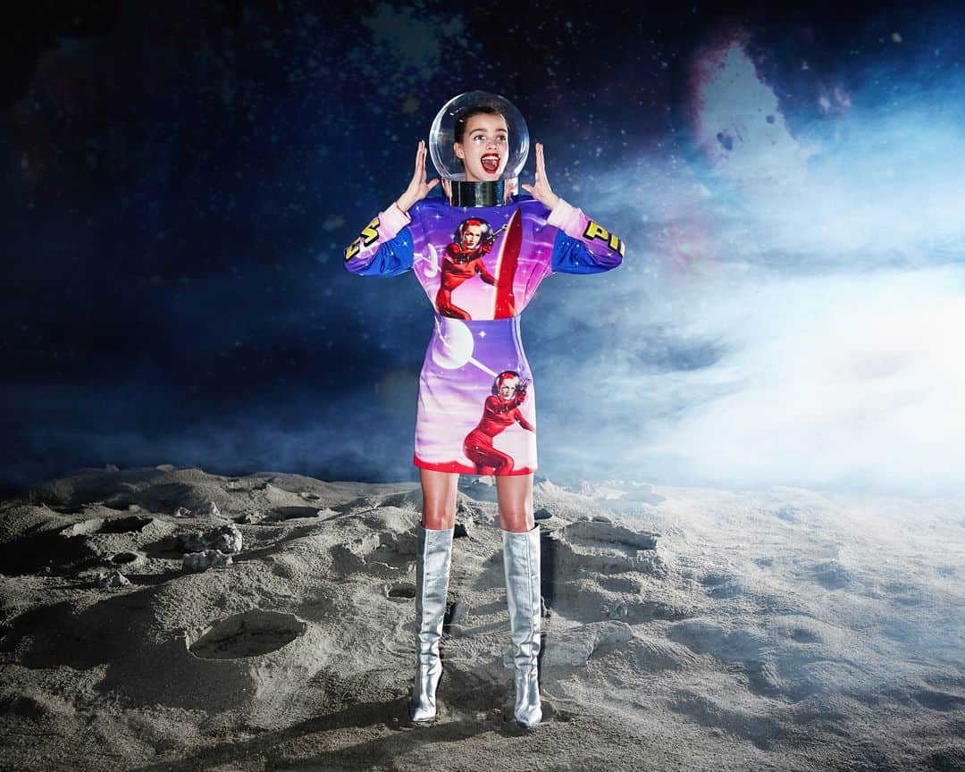 PINKOさんのインスタグラム写真 - (PINKOInstagram)「Well, wait a minute… even heroines just want to have fun! #PINKOHeroine, take a break from your daily missions and discover the #PINKOSpaceProgram capsule collection, featuring Lawrence Sterne Stevens and MC Wolfman’s Space Age-inspired illustrations. #PINKO Photo: @gianlucapasquiniphotographer Model: @dasha_khlystun_ Hair & Make up: @tanjafriscic Projection: @framedealer Style and Art Direction: @alessiagiacobino」4月5日 22時01分 - pinkoofficial