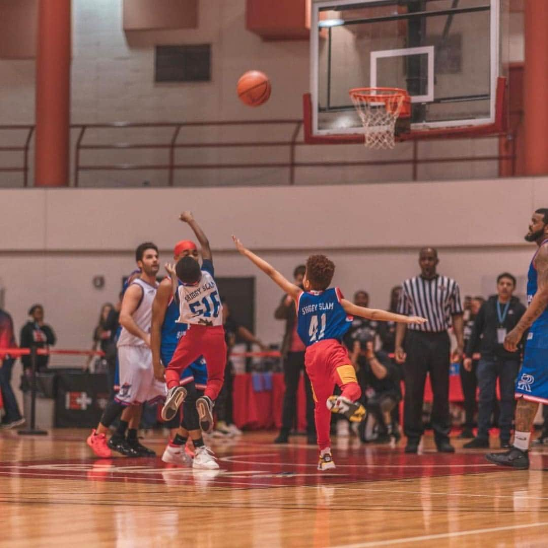 ファボラスさんのインスタグラム写真 - (ファボラスInstagram)「My boy went from the bleachers to the court!! Came to the @theshiggyshow Celeb game wit @latainax3 to watch but ended up jumping in the game! Keep making the most of your opportunities & shooting your shot son!! @iamprincejoso  #ShiggySlamCelebCharityGame #NYC」4月5日 22時05分 - myfabolouslife